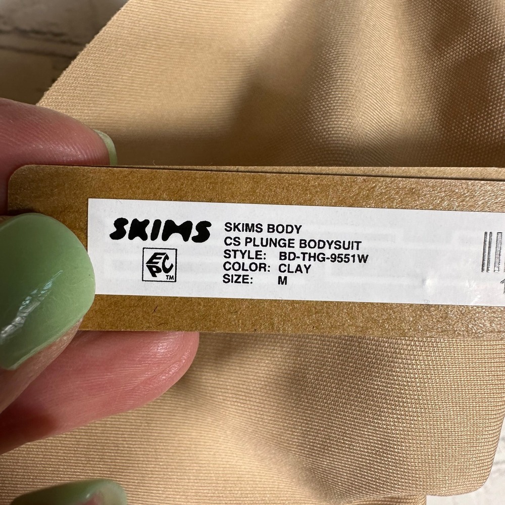 NEW SKIMS Body CS Plunge Bodysuit Clay Medium BD-THG-9551W Shapewear NWT - Picture 3 of 9
